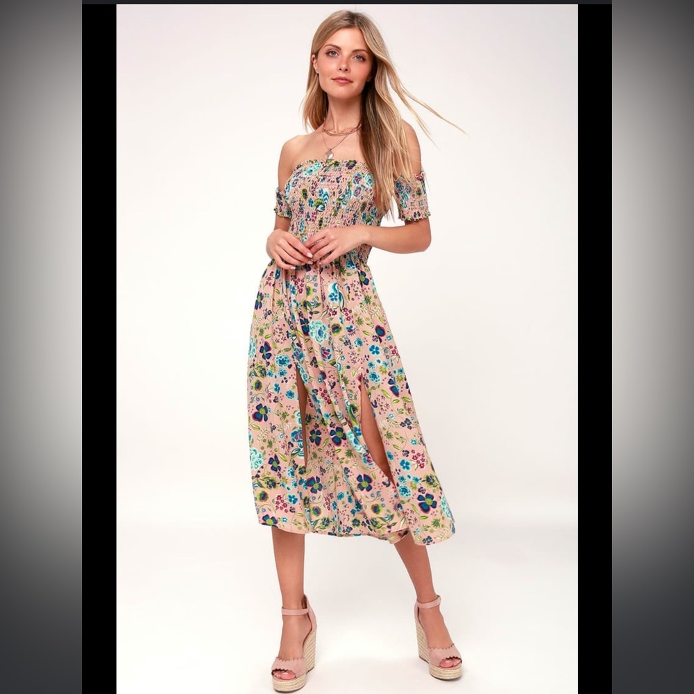 Lulu's View From The Meadow Smocked Floral Midi Dress in Blush. Size Large.